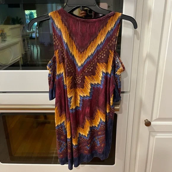 Democracy southwestern Abstract Cold Shoulder Top - Picture 5 of 10